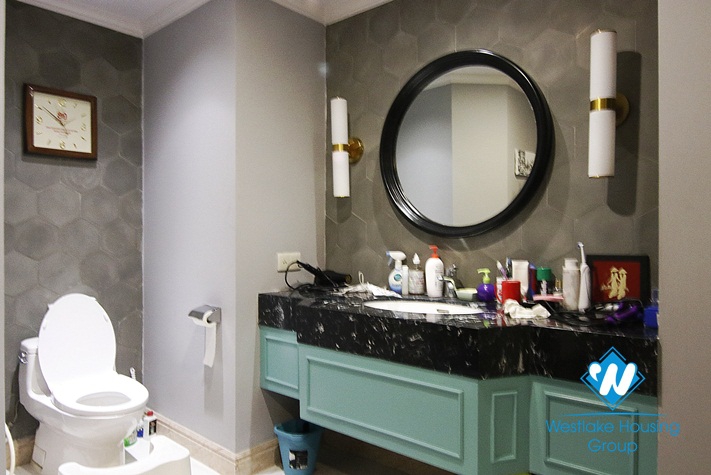 Modern apartment with 3 bedroom apartment for rent in Aqual Center Building 